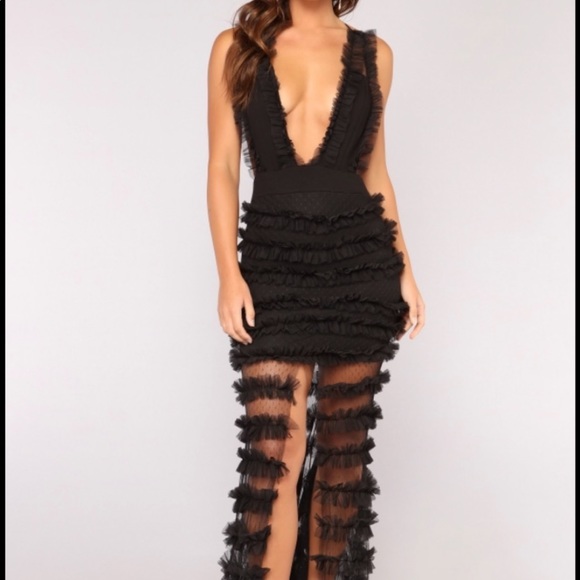 Black ruffle maxi dress - Picture 1 of 4
